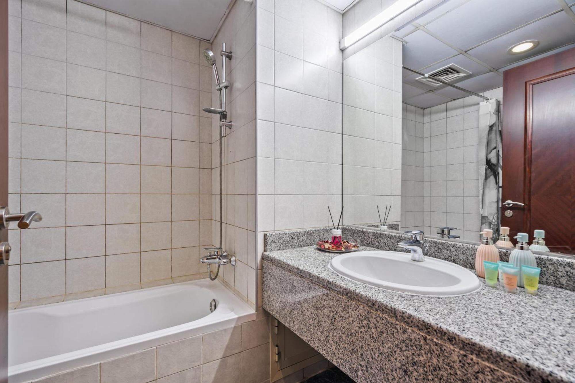 Stylish Retreat In Discovery Gardens Апартаменты *
